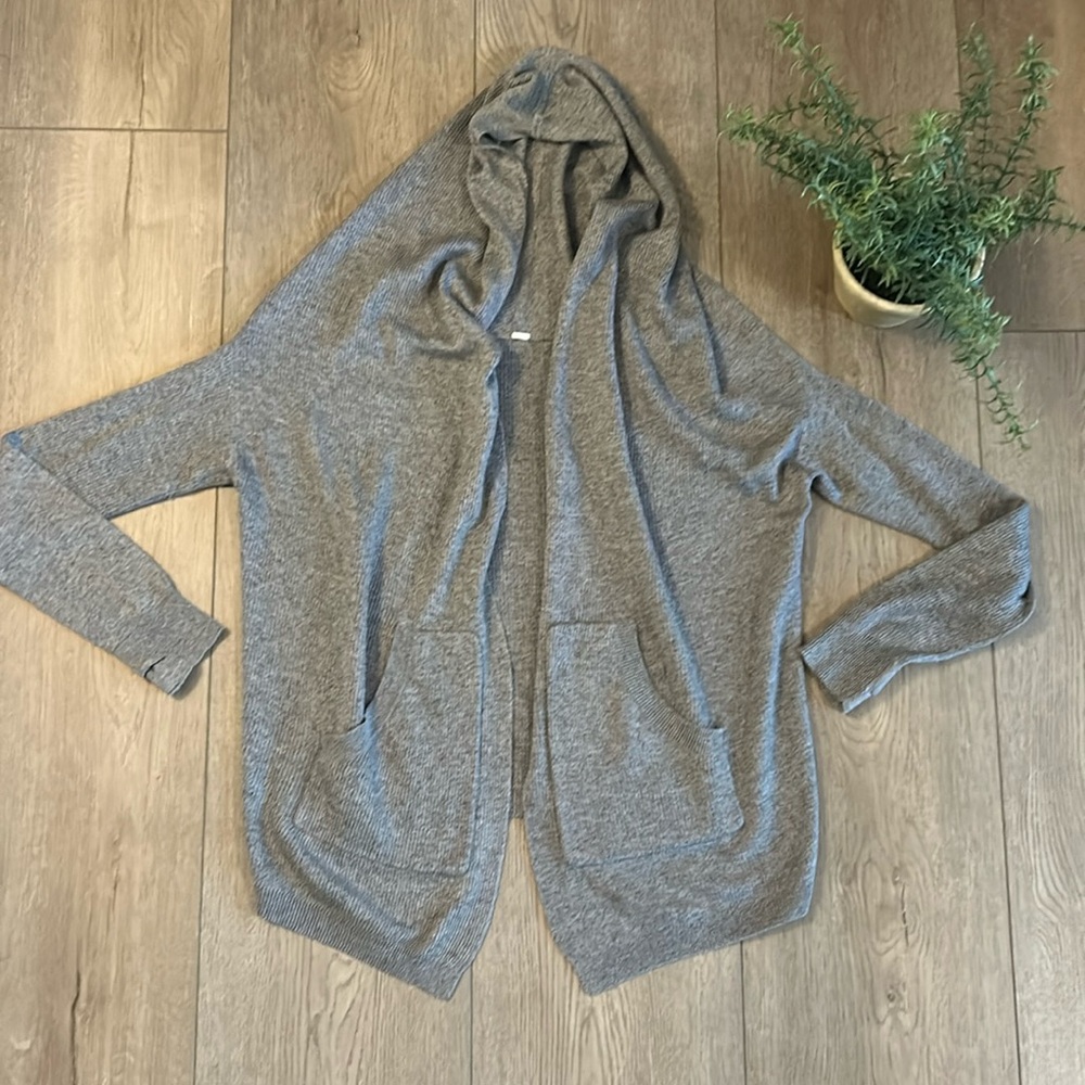 LULULEMON GRAY KNIT CARDIGAN